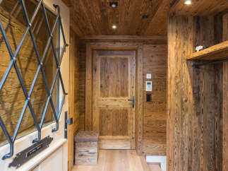 Step into rustic elegance with this stunning entryway.