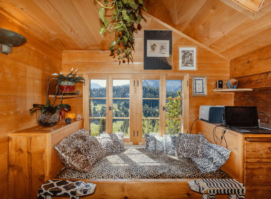 Cozy cabin retreat with stunning mountain views.