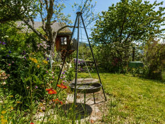 Discover the charm of this idyllic property, featuring a lush garden bursting with colorful flowers.