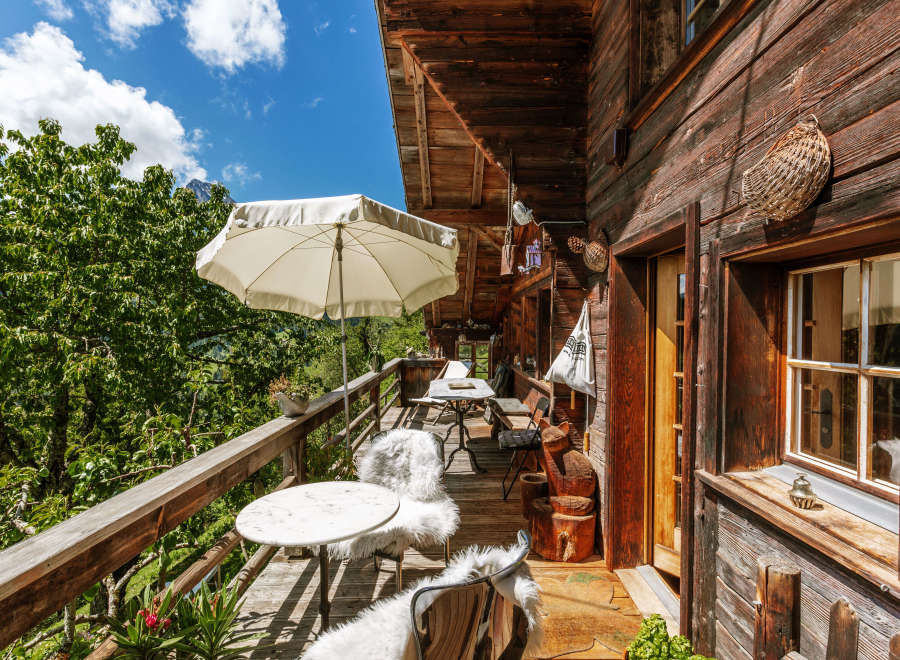 Enjoy the tranquility of this charming wooden chalet with a beautiful balcony.