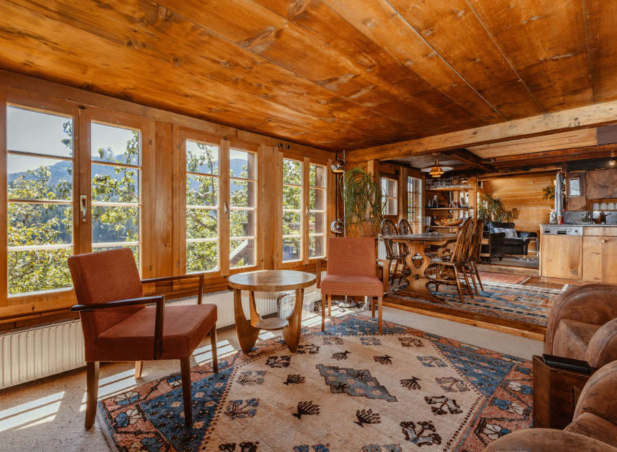 Step into a cozy, rustic retreat with this stunning interior.