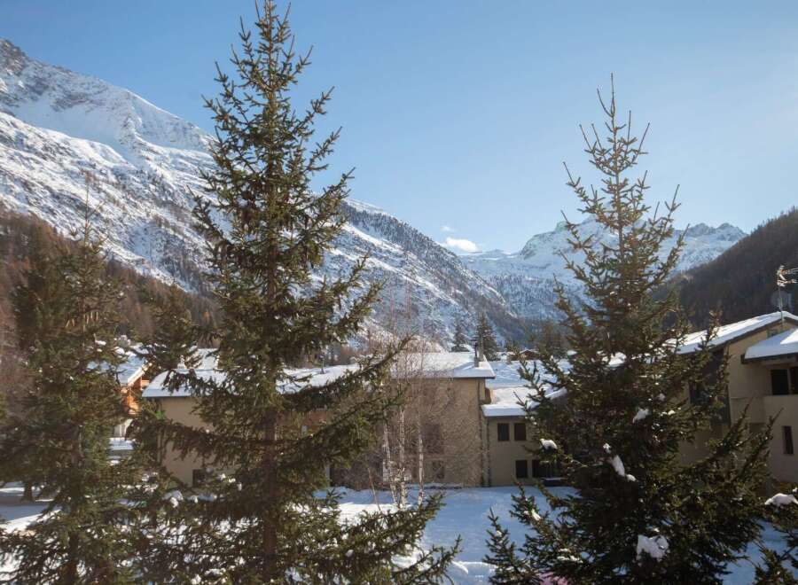 Experience the beauty of the mountains in this stunning property.