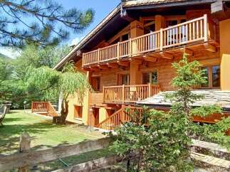 Discover a charming wooden chalet nestled in a serene natural setting.