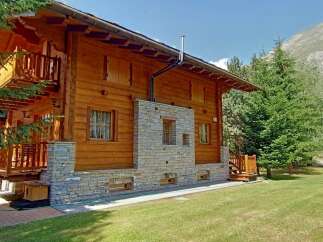 Discover the charm of this stunning wooden chalet nestled in a picturesque mountain setting.
