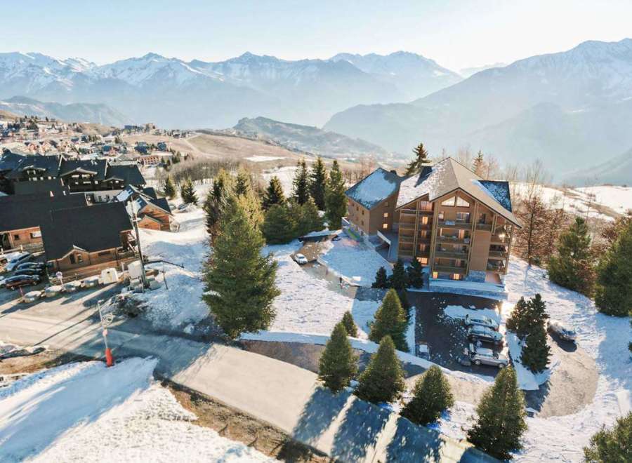 Discover the ultimate ski-in/ski-out experience at this stunning mountain property.