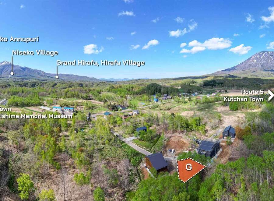 This stunning property boasts breathtaking views of the Niseko Annupuri and surrounding mountain ranges.