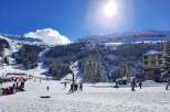 Experience the ultimate winter getaway in this stunning ski resort! This property boasts breathtaking mountain views, perfect for those seeking an active lifestyle.