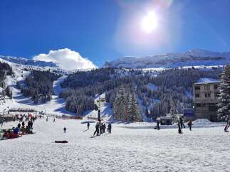 Experience the ultimate winter getaway in this stunning ski resort! This property boasts breathtaking mountain views, perfect for those seeking an active lifestyle.