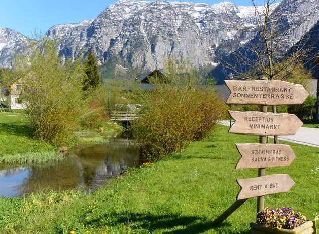 Discover a charming property nestled in a picturesque mountain setting.