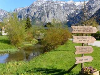 Discover a charming property nestled in a picturesque mountain setting.