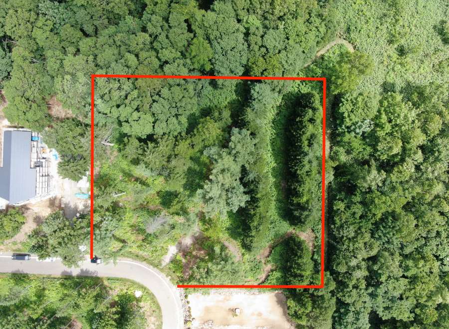 This secluded wooded lot offers a unique opportunity to build your dream home.