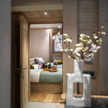 This charming chalet bedroom features twin beds with plush bedding, creating a cozy and inviting atmosphere.