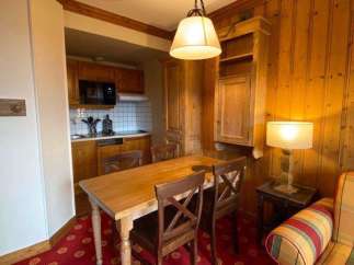 Cozy apartment with a fully equipped kitchen, perfect for preparing meals.