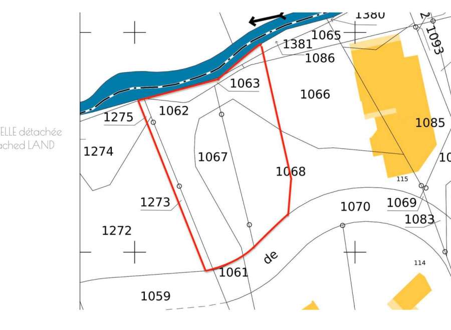 This detached land parcel offers a unique opportunity with its prime location and direct river access.