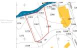 This detached land parcel offers a unique opportunity with its prime location and direct river access.
