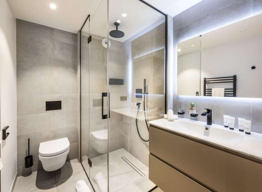 Step into luxury with this modern bathroom design.
