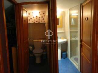 Discover this charming property featuring a well-designed bathroom.