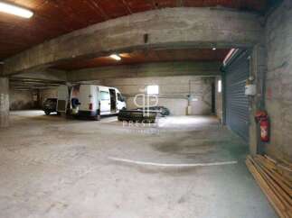 Discover this spacious and versatile property, perfect for various commercial uses.