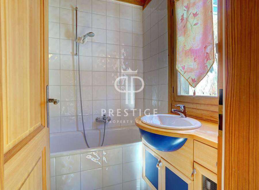 Discover a charming bathroom with a unique design.