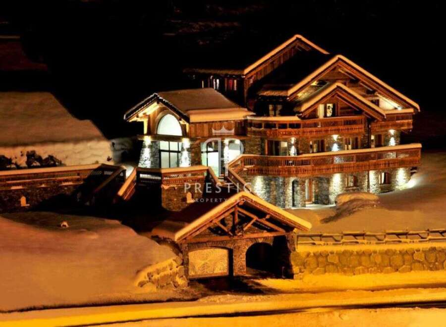 Experience luxury living in this stunning chalet, perfect for a winter getaway.