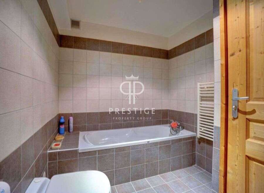 Discover a serene bathroom retreat.