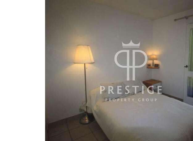 Discover a cozy bedroom with a warm ambiance, perfect for relaxation.