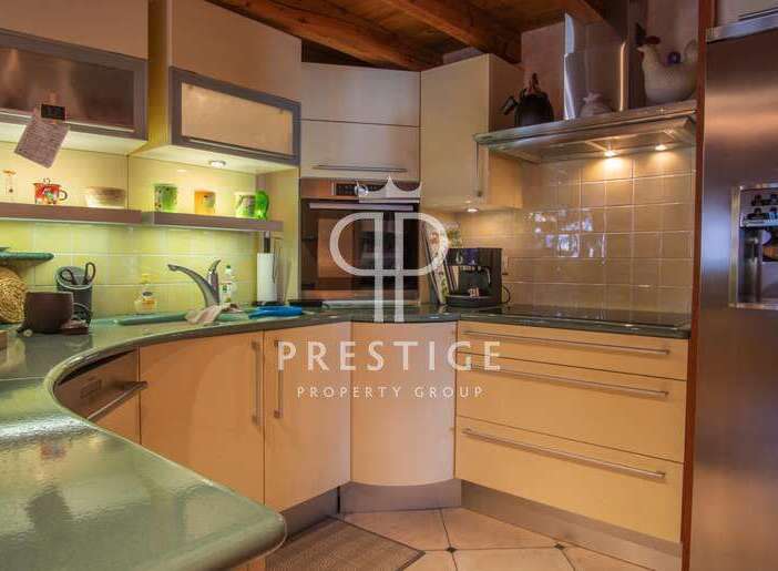Discover a charming kitchen with a unique design.