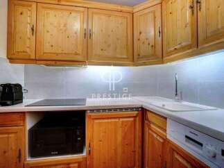 Discover this charming kitchen with its warm wooden cabinetry and modern appliances.