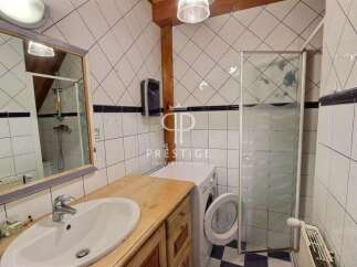 Discover a charming bathroom with a unique design.