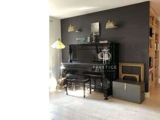 Elegant living space featuring a grand piano, perfect for music enthusiasts.