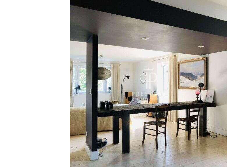 Discover a stunning property with a modern design.