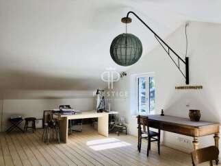 Discover a bright and airy workspace in this stunning property.
