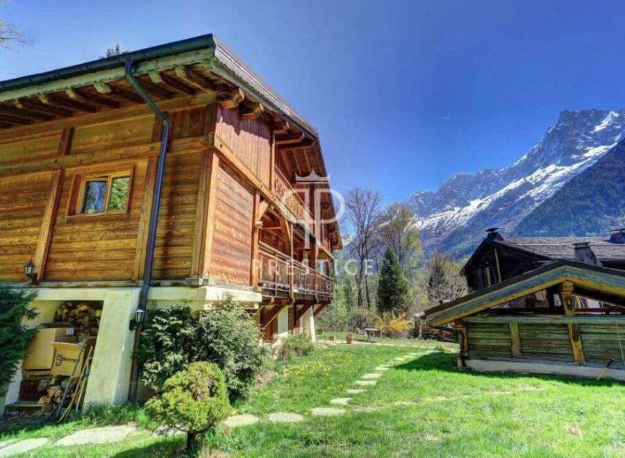 Discover a stunning wooden chalet nestled in the heart of the mountains.