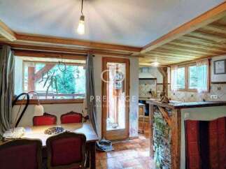 Discover the charm of this rustic property, featuring exposed wooden beams and a cozy atmosphere.