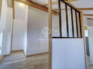Discover a stunning property with a modern design.