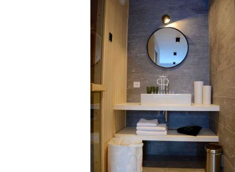 Discover a modern bathroom design featuring a sleek, minimalist aesthetic.