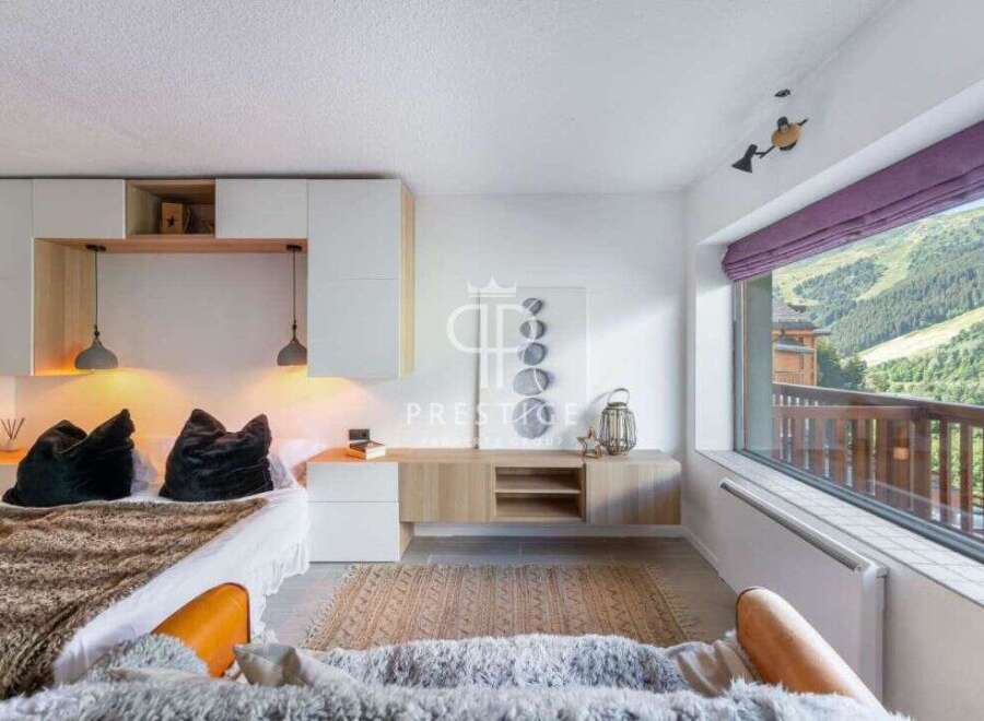 Experience luxury living in this stunning property with breathtaking mountain views.