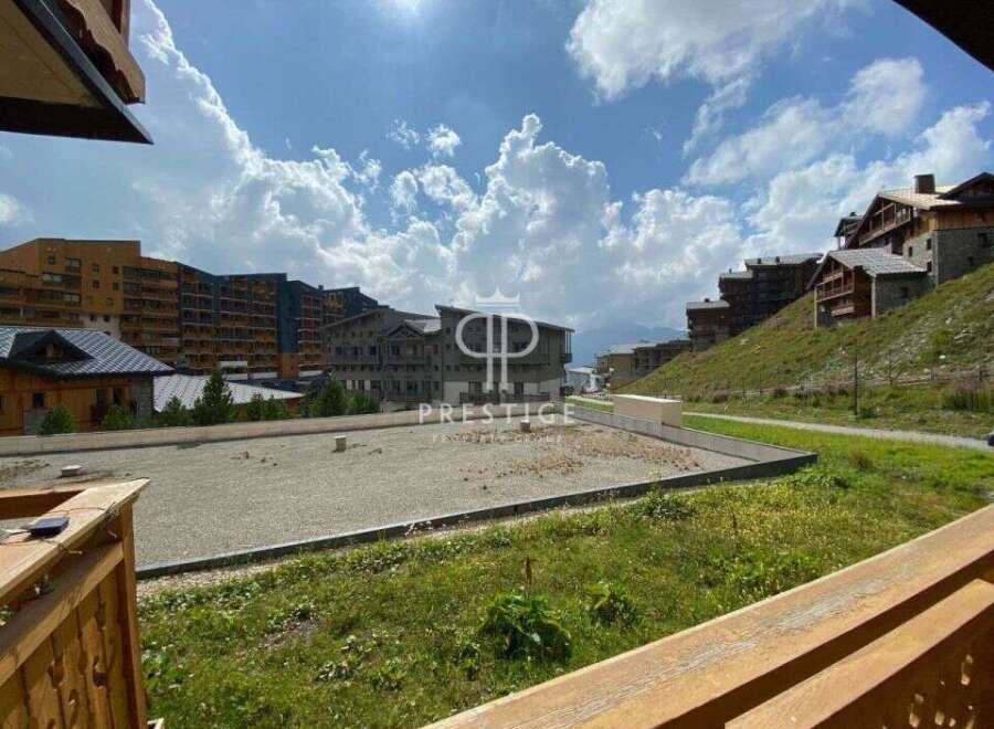 Discover stunning mountain views from this property, perfect for a relaxing getaway.