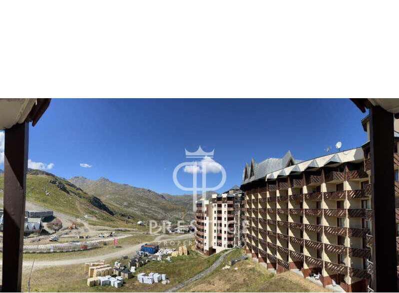 Discover stunning mountain views from this luxurious property.