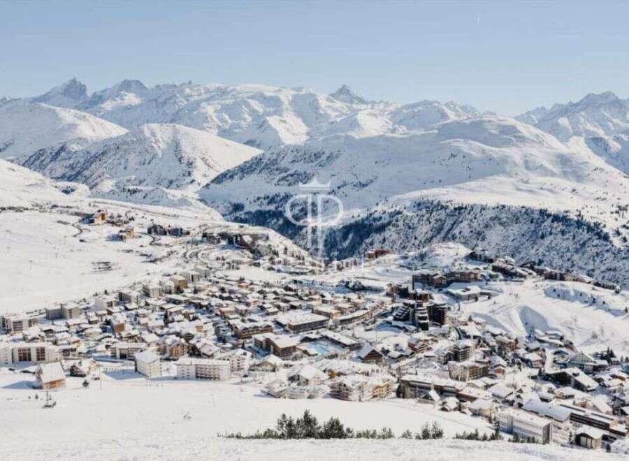 Discover a stunning property nestled in the heart of a picturesque ski resort.