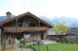 Discover the charm of this stone-built house nestled in a picturesque mountain setting.