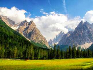 Explore the breathtaking beauty of the mountains, where nature's grandeur unfolds.