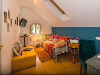 Discover a cozy and stylish retreat in this charming property.