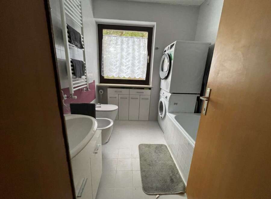 Discover a bright and functional bathroom space.