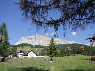 Discover the charm of this stunning property nestled in a picturesque mountain landscape.