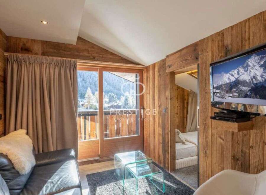 Experience the charm of this cozy mountain retreat.