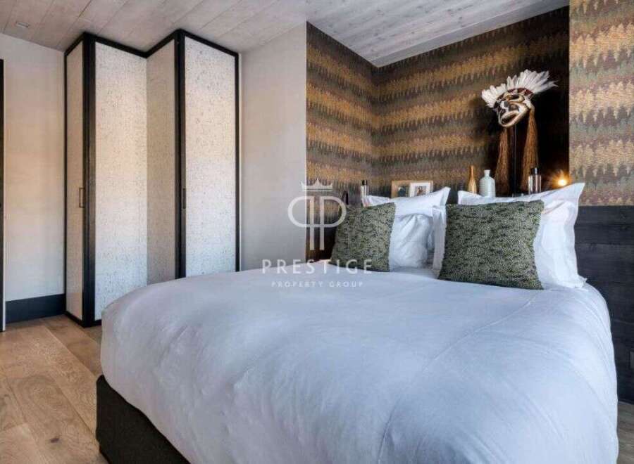 Discover the epitome of luxury in this stunning bedroom.