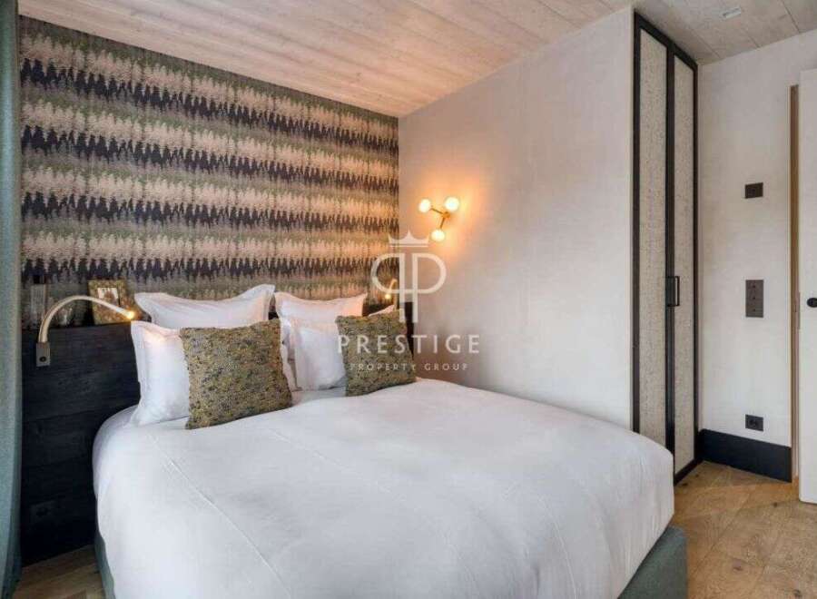 Discover the epitome of luxury in this stunning bedroom.