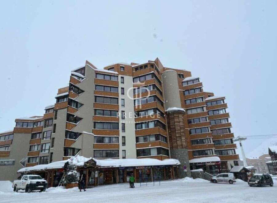 Discover a stunning property in a picturesque winter wonderland.