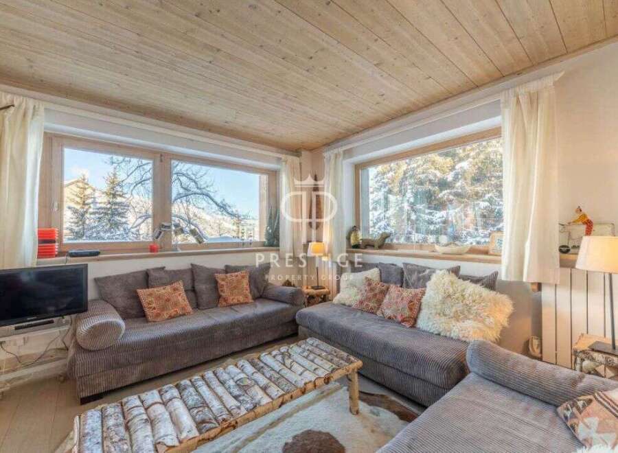 Experience the charm of this cozy living room, perfect for relaxing after a day on the slopes.